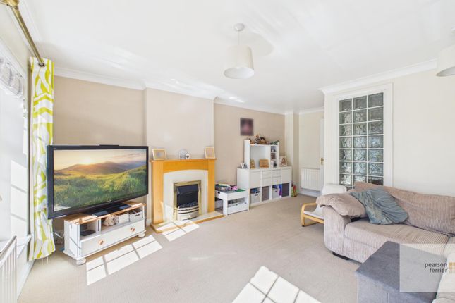 3, Kenyon Crescent, Bury photo 3
