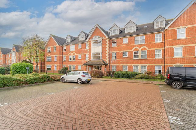 53 Cobham Close, Enfield photo 2