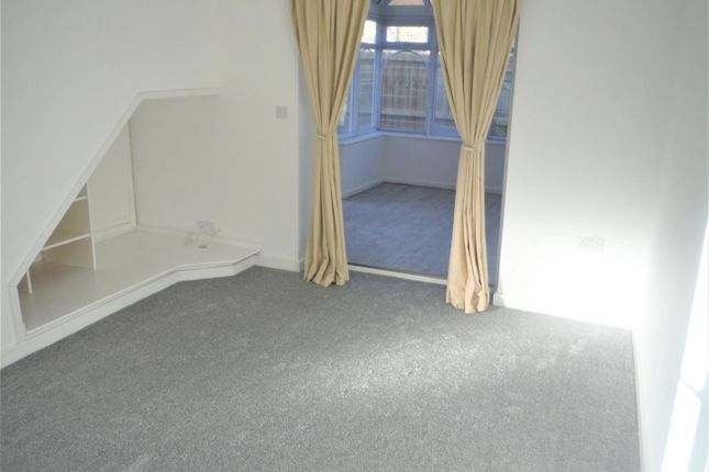 97, Globe Court, Calne photo 2