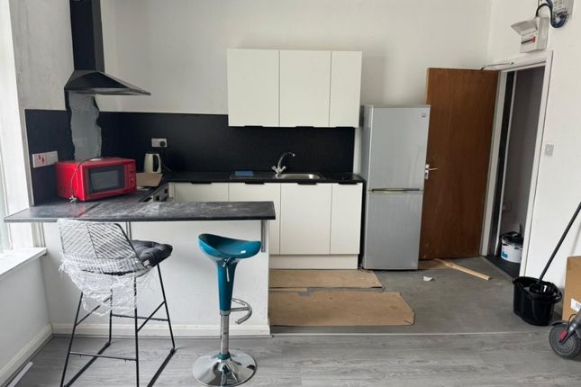 Room 2 , 67, Sydenham Place, Bradford photo 4