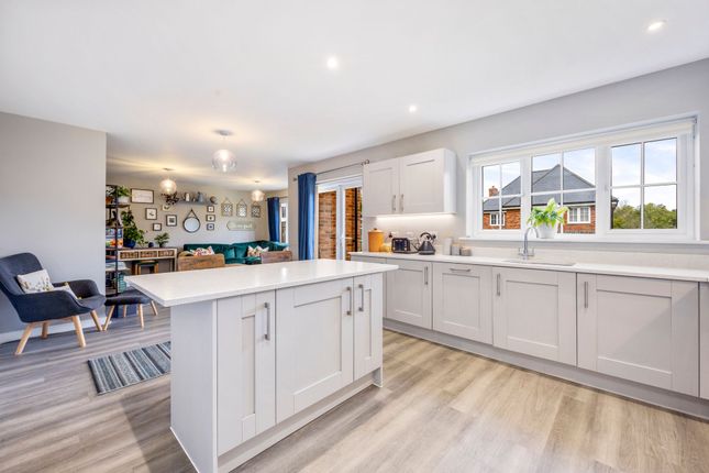 13 Bentley Gardens, Horsham photo 4