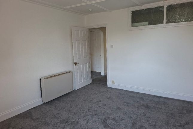Flat 1, 12 Ellenborough Crescent, Weston-Super-Mare photo 2