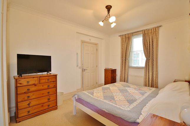 Flat for sale in Church Green, Witney