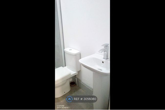 Flat, North Street, Keighley photo 3