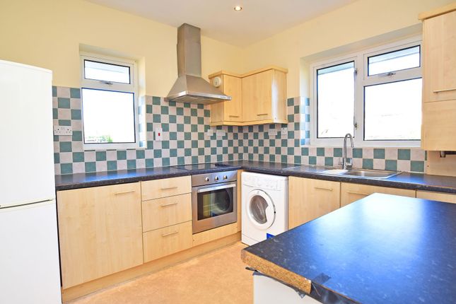 35 Eleanor Drive, Harrogate photo 2