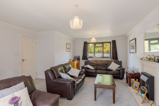 The Bungalow Fairway, Crawley photo 4