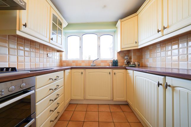 13 Hereford Close, Leicester photo 4