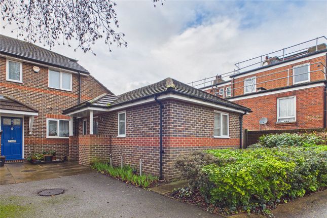 9, Byron Close, London photo 2