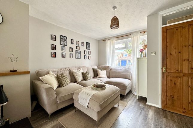 30 Marines Drive, Faringdon photo 2