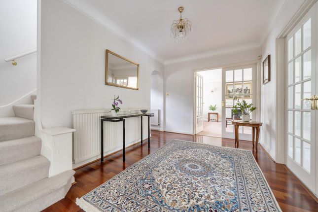 12, Harmsworth Way, Totteridge photo 2