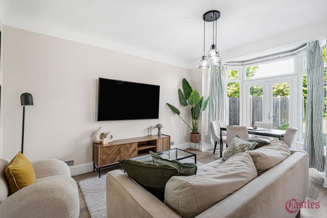 46, Wentworth Gardens, Palmers Green photo 4