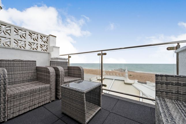 Sea To Sky, 128A, Southwood Road, Hampshire photo 2