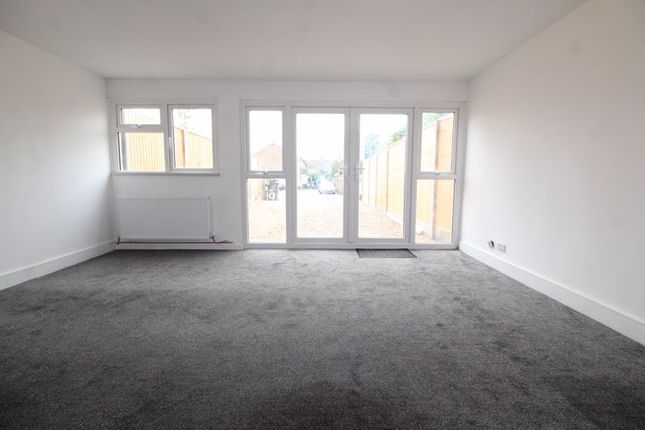 59, Arrow Close, Luton photo 2