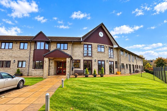 2-bed flat on Newshaw Lane, Glossop, £130,000