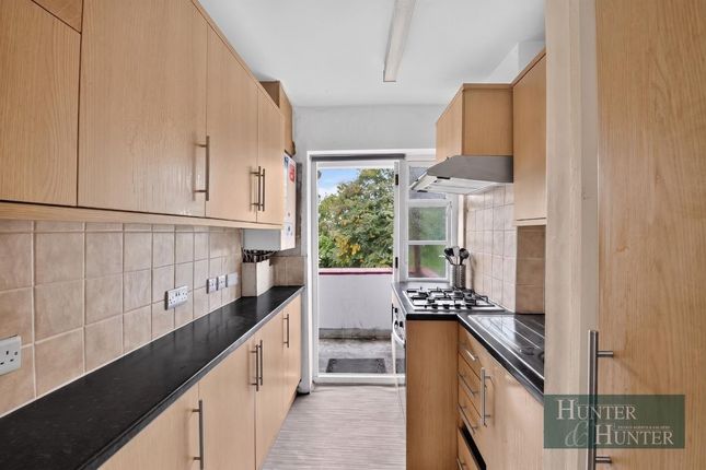 215 Beverley Drive, Edgware photo 4