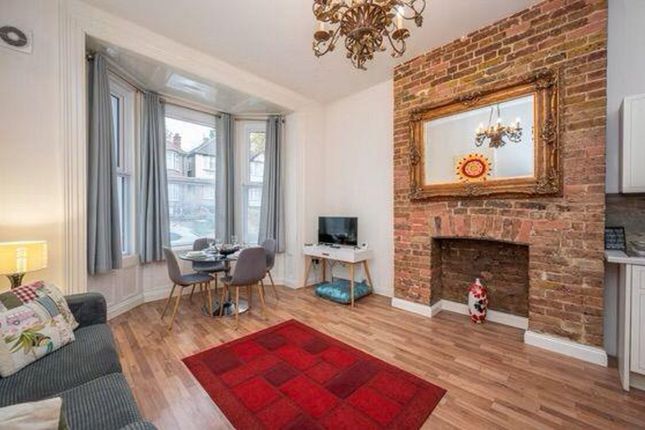 2-bed flat on Flat 2, 32 Marischal Road, London, £1,995/mo
