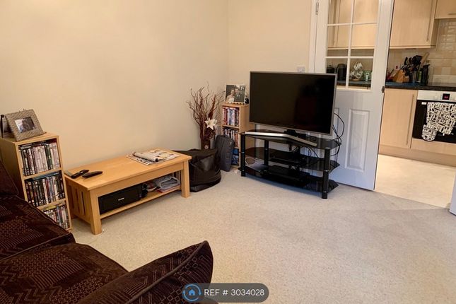 Flat, Grace Gardens Crookham Road, Fleet photo 4