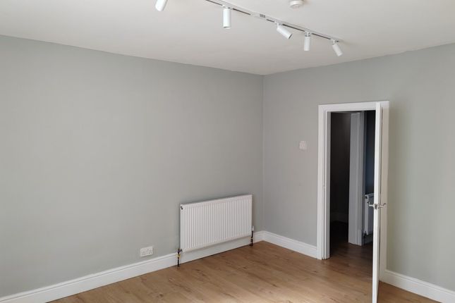 15, Park Grove, Rotherham photo 4