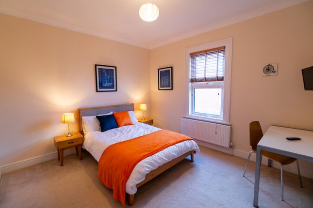 Room to rent in St. Peters Road, Earley, Reading