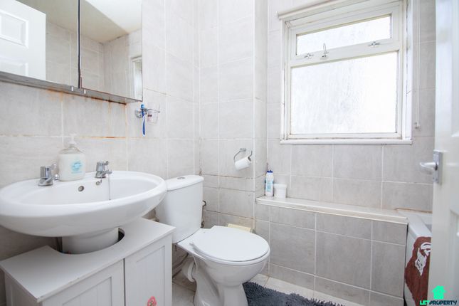 Flat for sale in Cairnhill Drive, Glasgow
