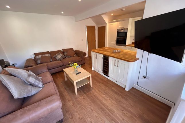 Glebelands Drive, Leeds photo 2