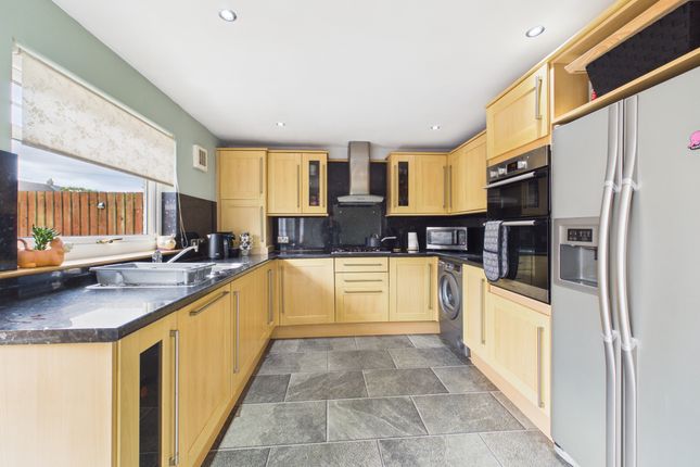 140 The Oval, Glenboig, Coatbridge photo 4