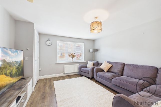 14 Wakenshaw Drive, Newton Aycliffe photo 2