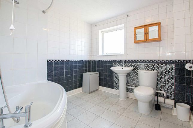 31, Favell Drive, Milton Keynes photo 5
