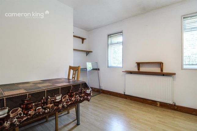 119, Vicarage Way, Slough photo 4