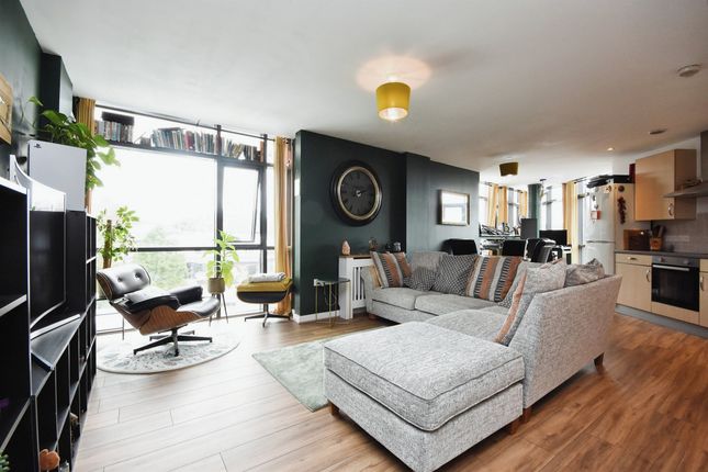 Flat for sale in Viaduct Road, Chelmsford
