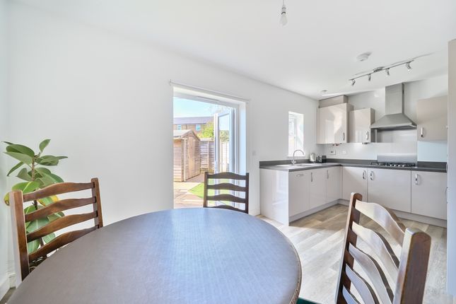 5, Timms Close, Horsham photo 4