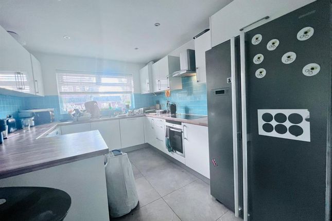 11a Rolleston Drive, Nottingham photo 2