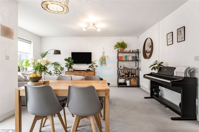Flat 2,, 3, Henry Darlot Drive, Mill Hill photo 2