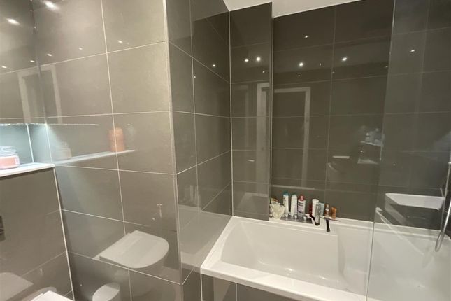 Flat for sale in Roach Road, London