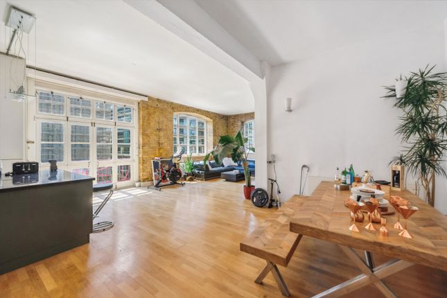 Thumbnail Flat for sale in Breezers Court, Wapping, London E1W.