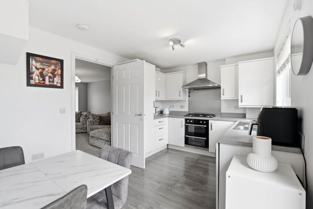 54, Crompton Way, Irvine photo 4