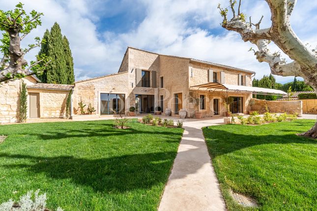 Country house for sale in Maussane-Les-Alpilles, 13520, France