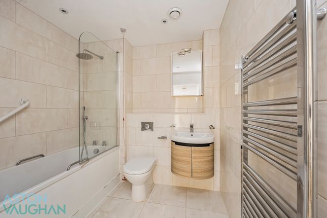 Flat 14, Fleur de Lis, Haywards Heath photo 3