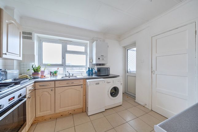 29, Larkfield Close, Hayes photo 2