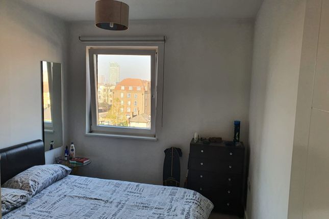 Flat to rent in Forge Square, London, London