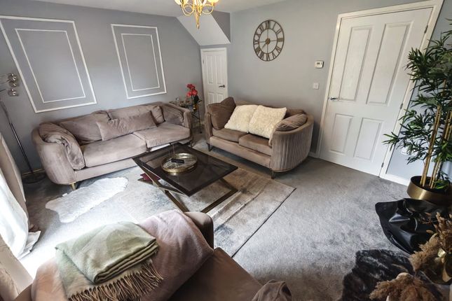 19, Bluebell Crescent, Walsall photo 4