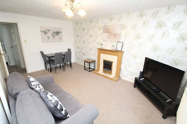 19, Foxhill Drive, Leicester photo 2