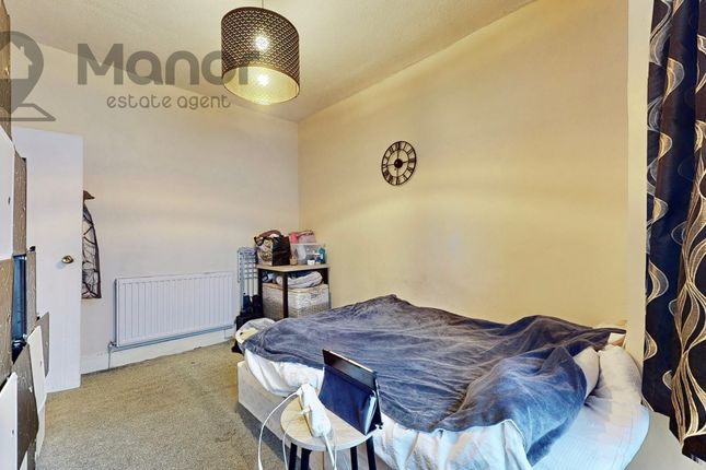 Flat for sale in The Warren, Manor Park