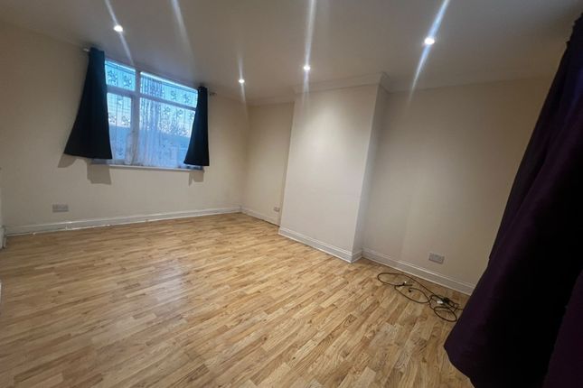 156b, Selbourne Road, Luton photo 2