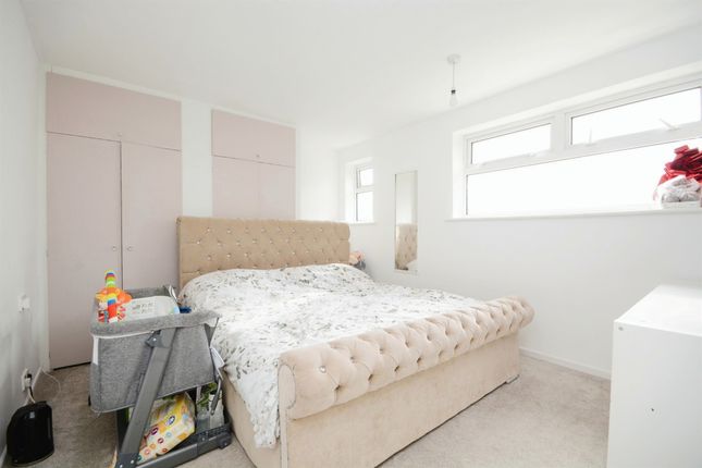 End terrace house for sale in Oxford Meadow, Sible Hedingham, Halstead