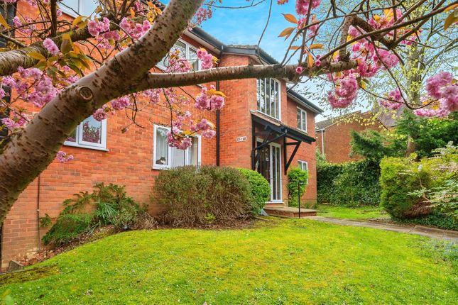 Thumbnail Flat for sale in Battlefield Road, St.Albans