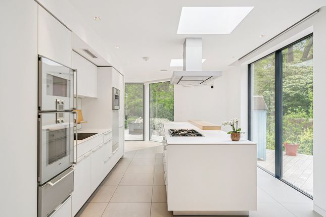 Flat Studio Cottage, The Homewood, Portsmouth Road, Esher photo 4