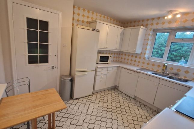 3, Kerry Court, Stanmore photo 3