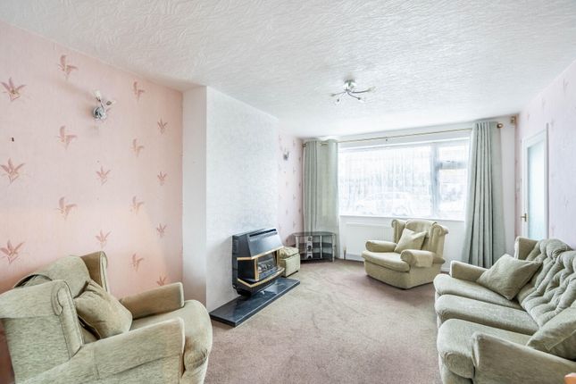 5, Heath Close, York photo 2