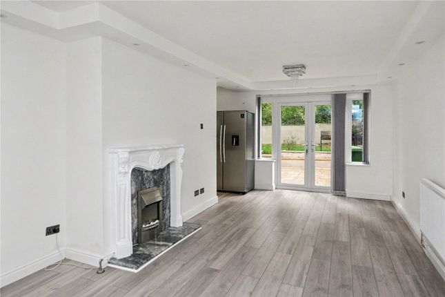 4, Fearnville Close, Leeds photo 2